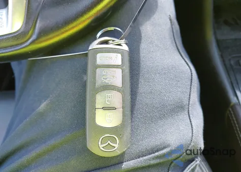 2018 Mazda Mazda3 Touring из США, поврежденный, VIN 3MZBN1V31JM174142